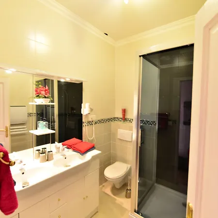 Au Pied Du Chateau 3*