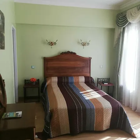 Au Pied Du Chateau Panzió 3*