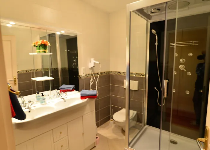 Au Pied Du Chateau 3* Лурд