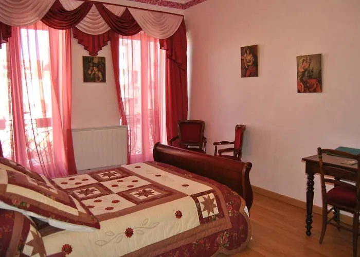 Au Pied Du Chateau 3* Лурд