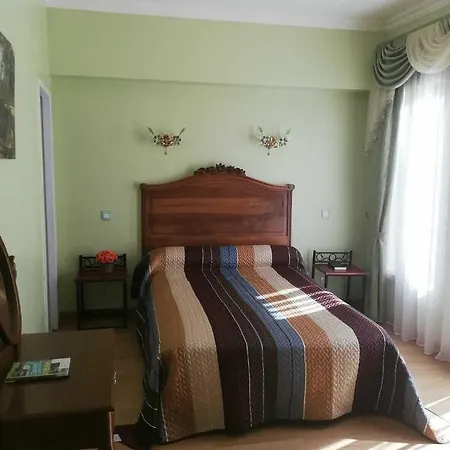 Au Pied Du Chateau 2* Лурд