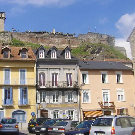 Au Pied Du Chateau 3*