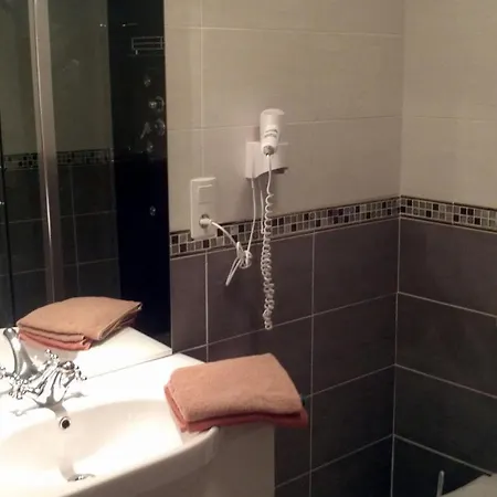 Au Pied Du Chateau Couette-café Lourdes