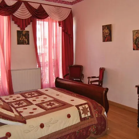 Au Pied Du Chateau 2* Лурд