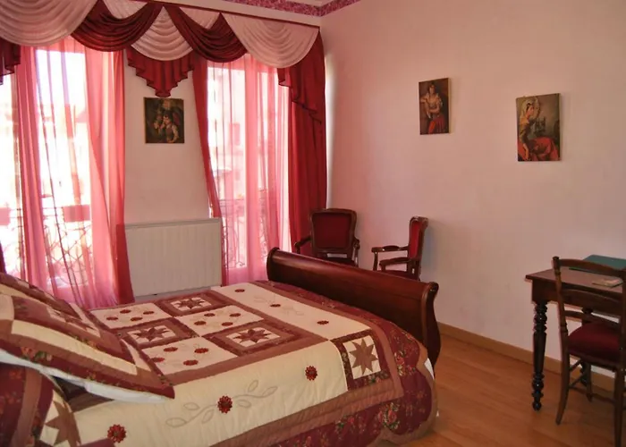 Au Pied Du Chateau Bed & Breakfast 3*