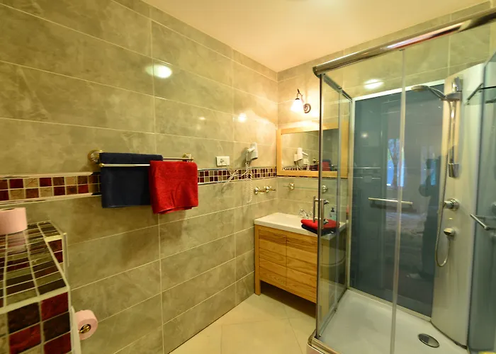 Au Pied Du Chateau Lurdy