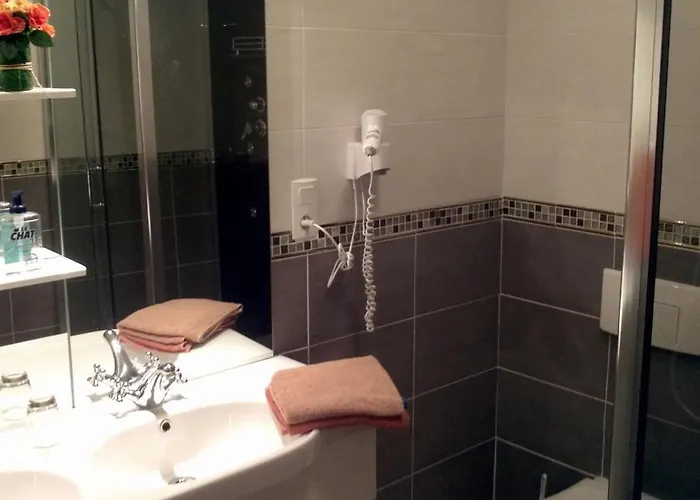 Au Pied Du Chateau Bed & Breakfast Lurdy