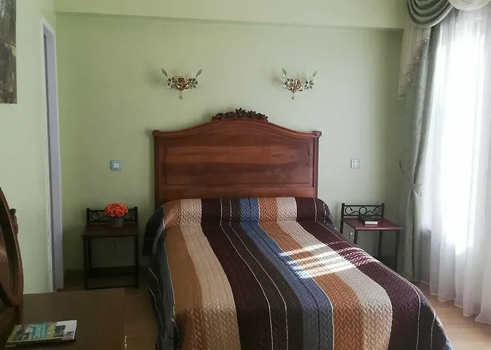 Au Pied Du Chateau Bed & Breakfast 3*