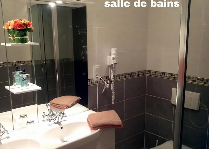 Au Pied Du Chateau Bed & Breakfast Lurdy