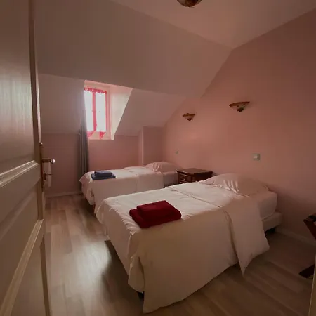 Au Pied Du Chateau Bed and Breakfast 3*