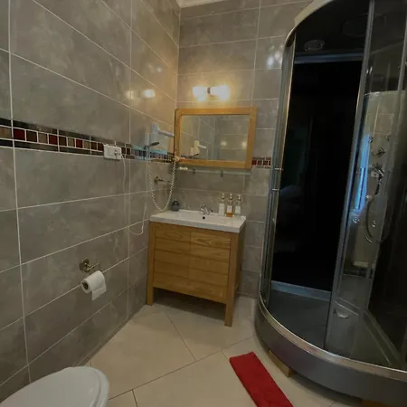 Au Pied Du Chateau Λούρδη