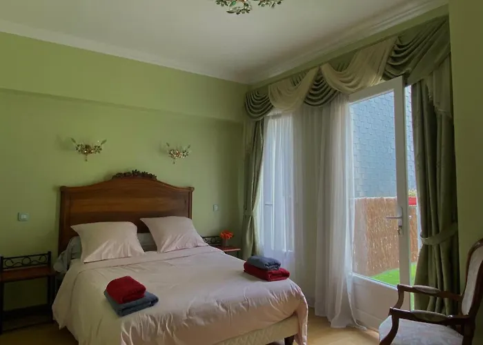 Au Pied Du Chateau Bed and breakfast Lourdes